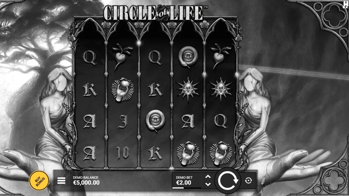 Visual artístico e monocromático do slot Circle of Life com a Árvore da Vida brilhante.
